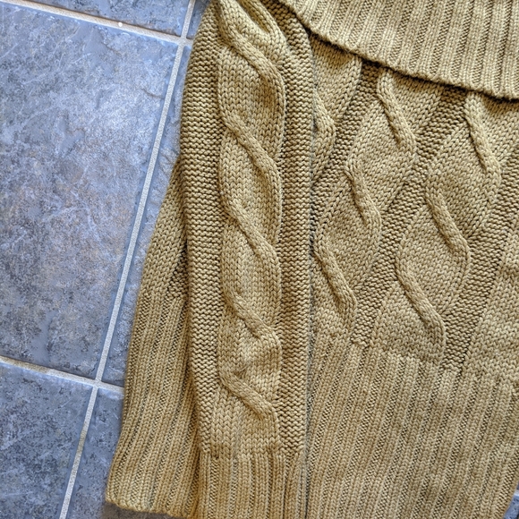 Sweater - Picture 2 of 4